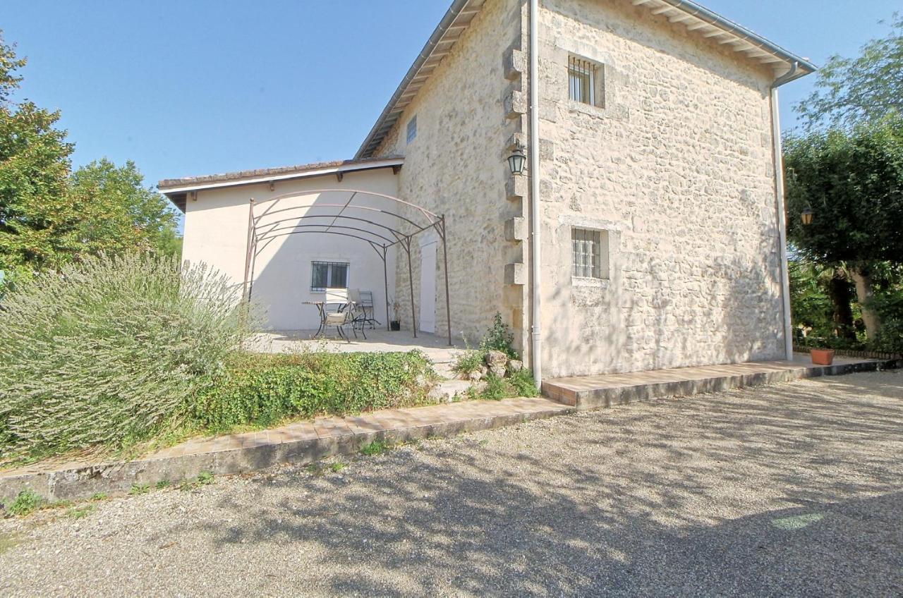 Bienvenue Chez Suzy Bed & Breakfast Saint-Quentin-de-Baron Exterior foto